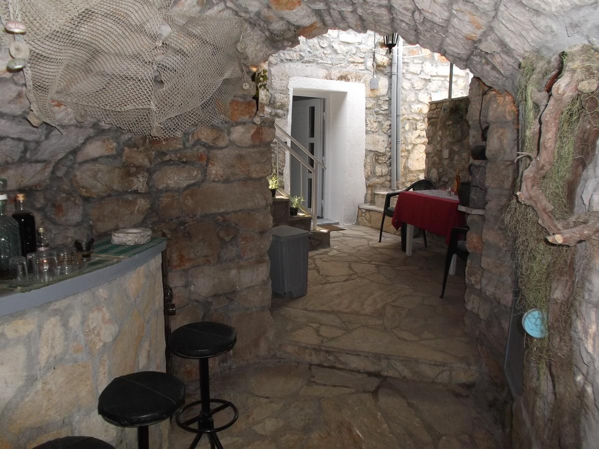 Neda apartment Murter Bagian luar foto